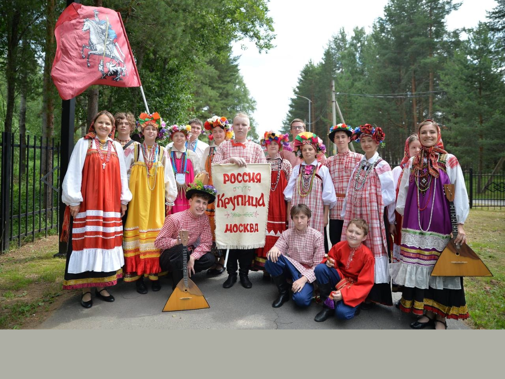 Московский городской творческий коллектив фольклорный ансамбль «Крупица» (старшая группа)